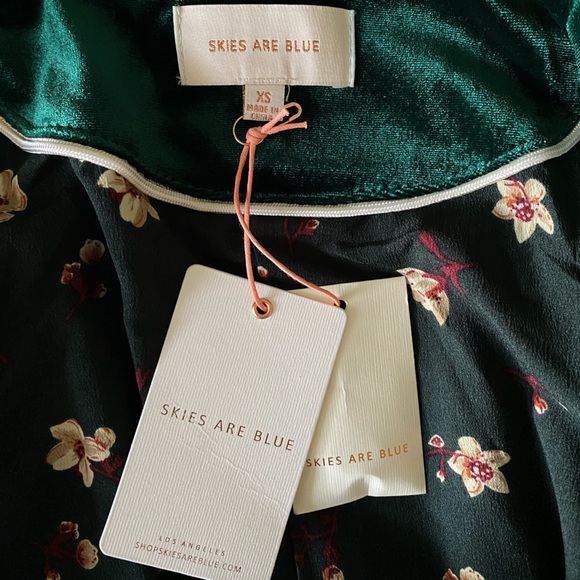 Emerald Green Velvet Blazer - Picture 4 of 4